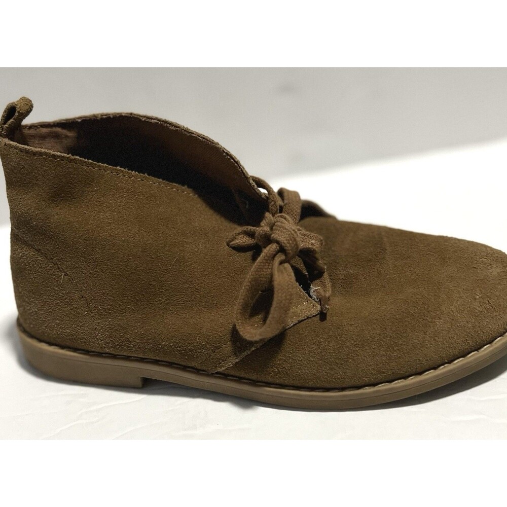 Gap Kids Chukka Boots Size 2 Boys Ankle boots Preppy, Classic, Minimalist.
